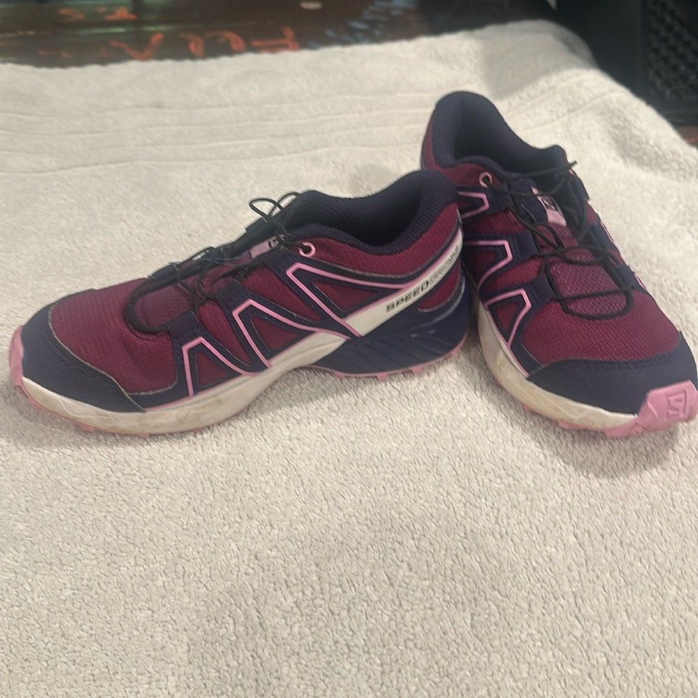 Kids hiking shoes